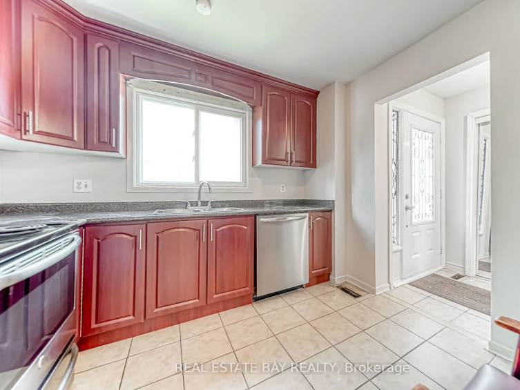 20 Moffatt Court, Toronto, ON, M9V 4E1 - 7