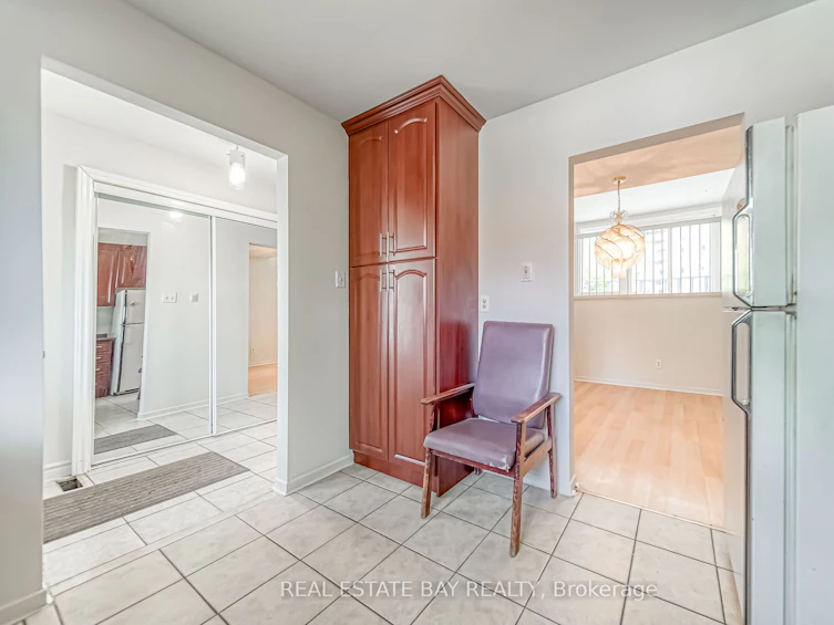 20 Moffatt Court, Toronto, ON, M9V 4E1 - 8
