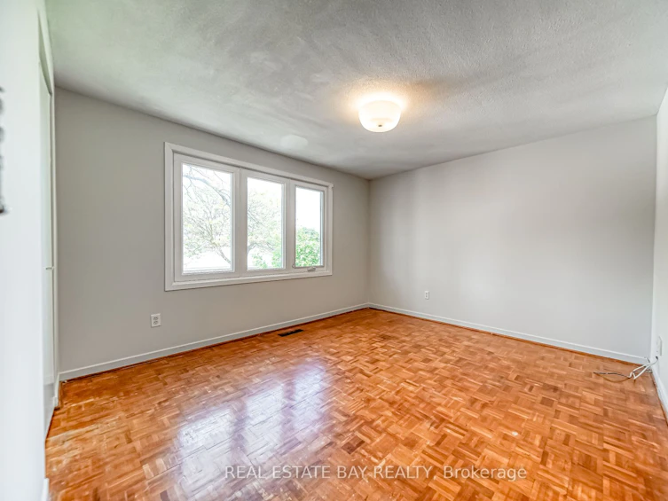 20 Moffatt Court, Toronto, ON, M9V 4E1 - 20