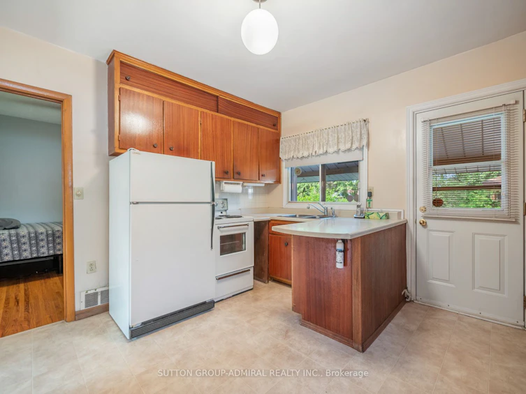 48 Frances Avenue, Toronto, ON, M8Y 3K9 - 9