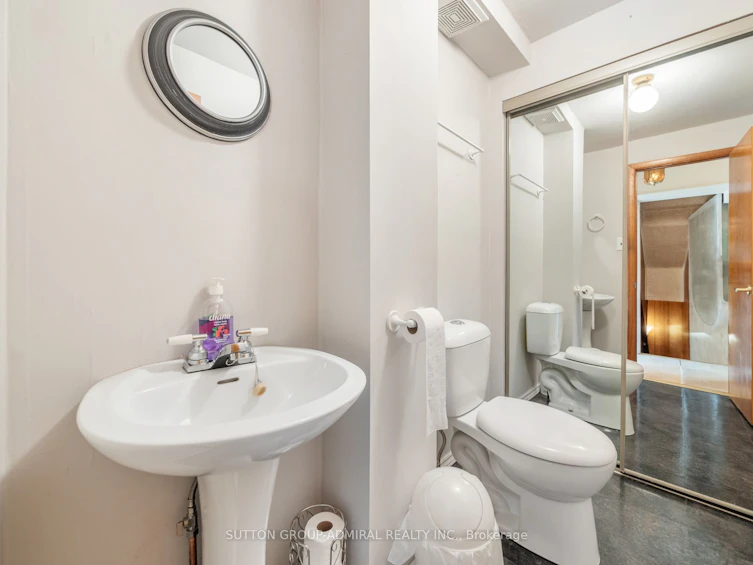 48 Frances Avenue, Toronto, ON, M8Y 3K9 - 12