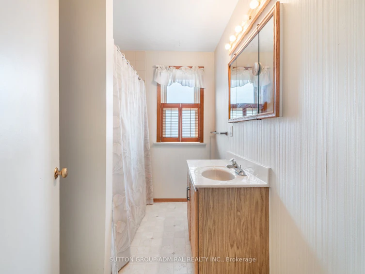 48 Frances Avenue, Toronto, ON, M8Y 3K9 - 16