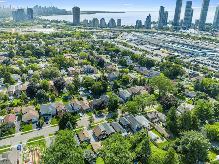 48 Frances Avenue, Toronto, ON, M8Y 3K9 - 32