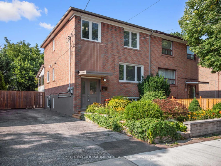 112 Edinborough Court, Toronto, ON, M6N 2E8