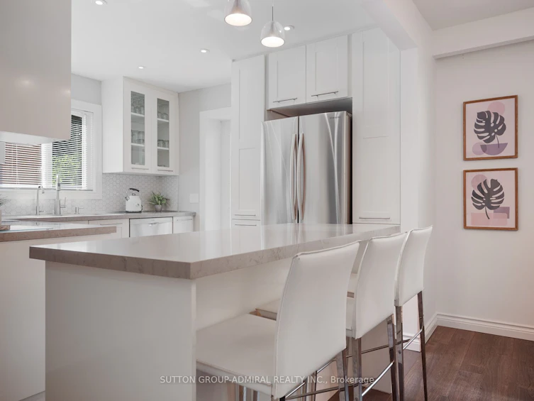 112 Edinborough Court, Toronto, ON, M6N 2E8 - 6