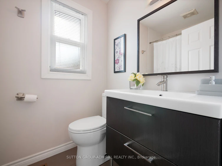 112 Edinborough Court, Toronto, ON, M6N 2E8 - 24