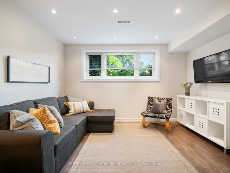 112 Edinborough Court, Toronto, ON, M6N 2E8 - 26