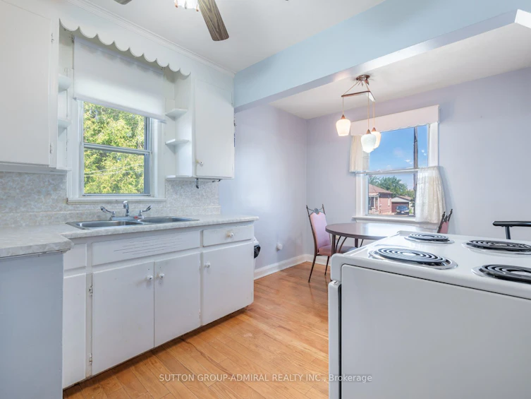 50 Dorsey Drive, Toronto, ON, M6L 3B9 - 4