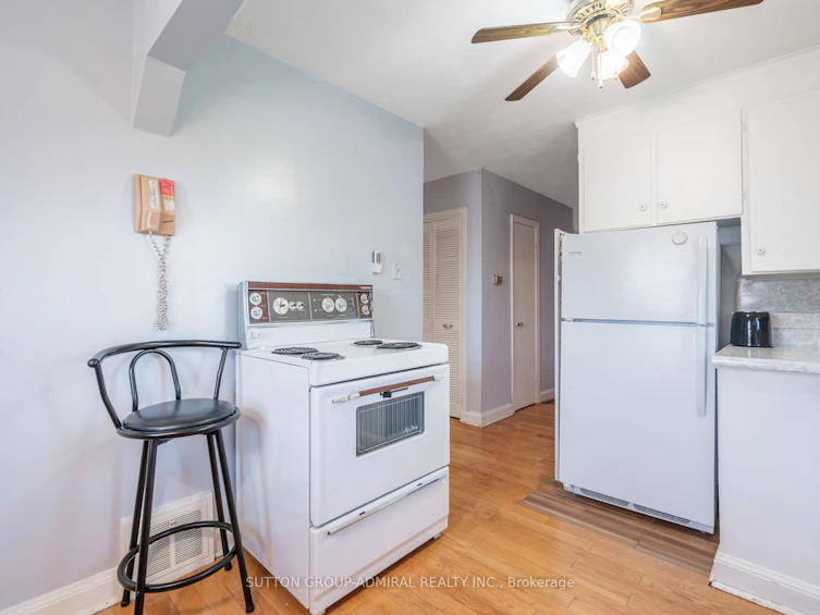 50 Dorsey Drive, Toronto, ON, M6L 3B9 - 6
