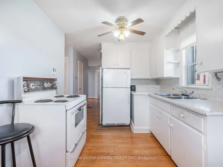 50 Dorsey Drive, Toronto, ON, M6L 3B9 - 8