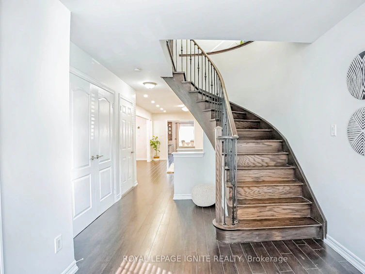 7 Beachville Circle, Brampton, ON, L6X 0V4 - 6