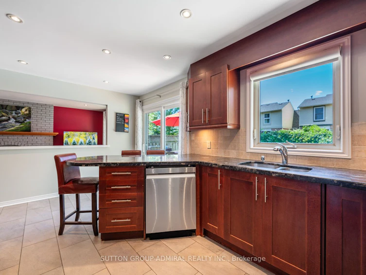 1370 Lancaster Drive, Oakville, ON, L6H 3B9 - 9