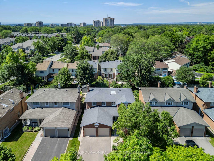 1370 Lancaster Drive, Oakville, ON, L6H 3B9 - 38