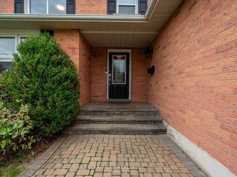 2083 Edgebank Court, Burlington, ON, L7M 2S8 - 2