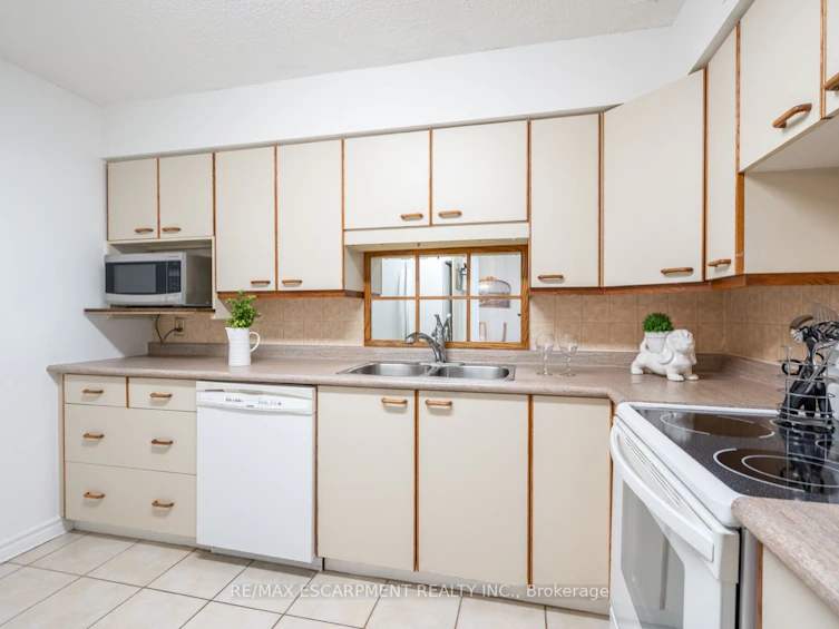 105-5280 Lakeshore Road, Burlington, ON, L7L 5B1 - 15