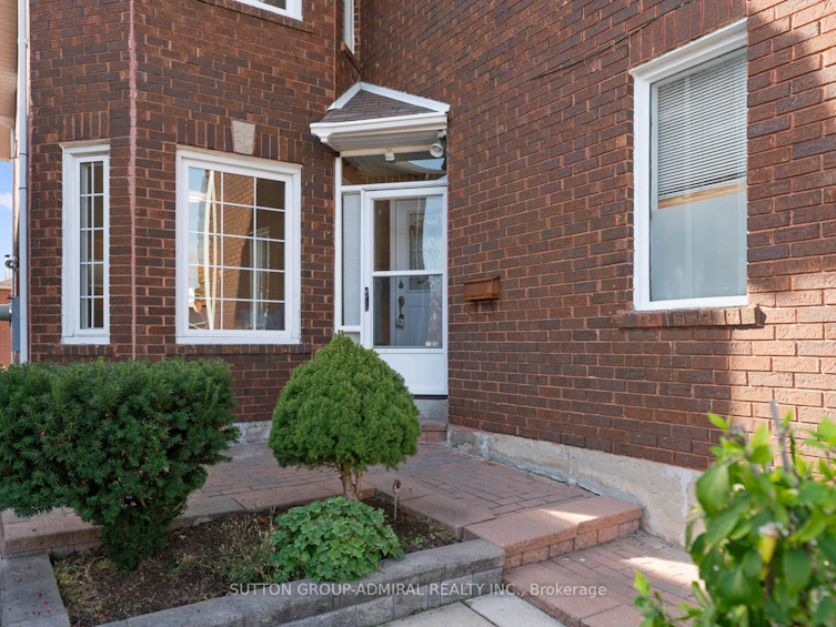 6154 Silken Laumann Way, Mississauga, ON, L5V 1A2 - 2