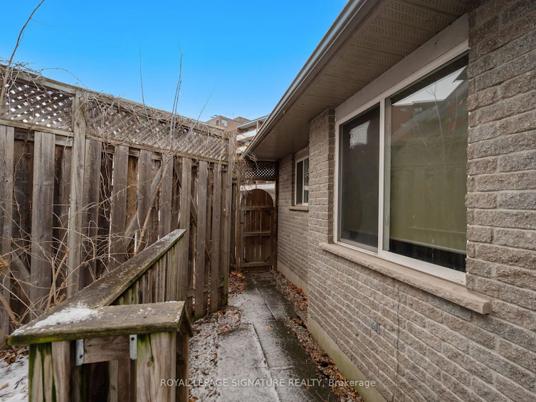 2-9 1/2 York Street, Hamilton, ON, L9H 1L3 - 30