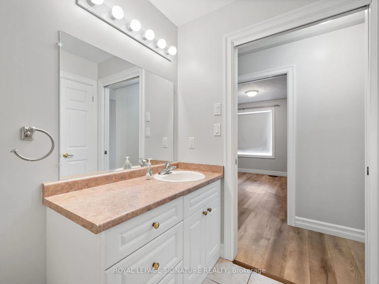 2-9 1/2 York Street, Hamilton, ON, L9H 1L3 - 12