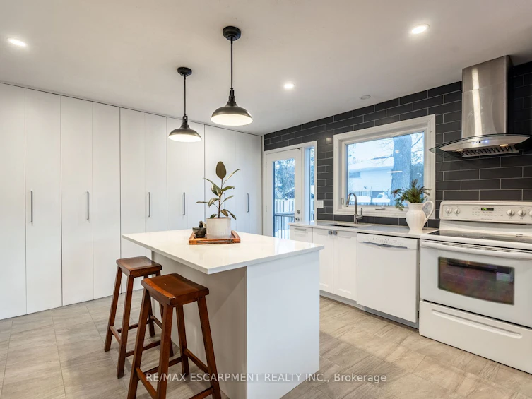 141 Buckingham Drive, Hamilton, ON, L9C 2G8 - 14