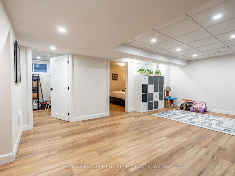141 Buckingham Drive, Hamilton, ON, L9C 2G8 - 28