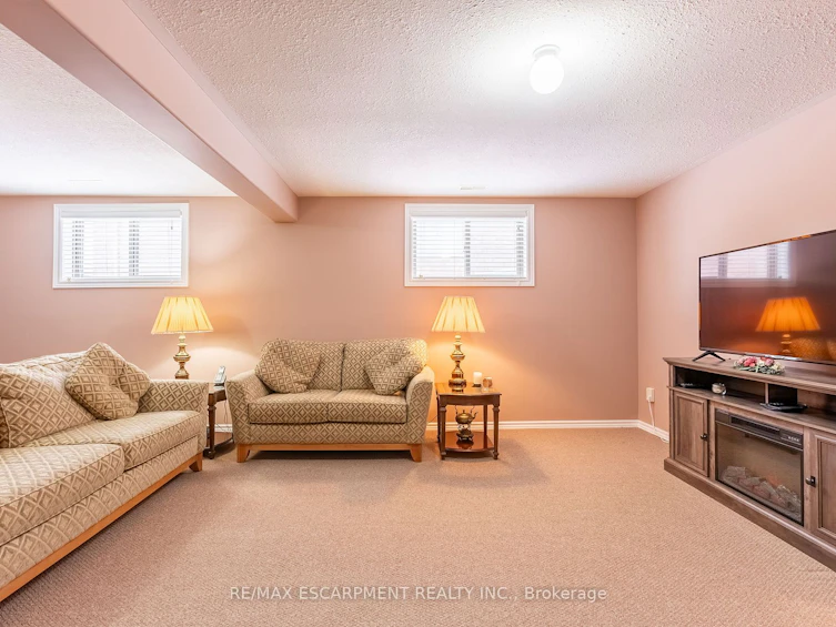22 Mansfield Drive, Brant, ON, N0E 1N0 - 33