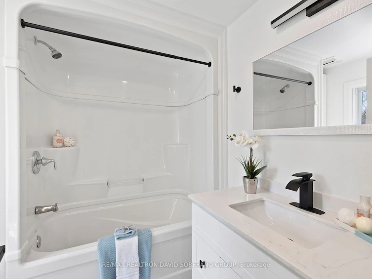 5156 St Lawrence Avenue, Niagara Falls, ON, L2E 3Z2 - 9