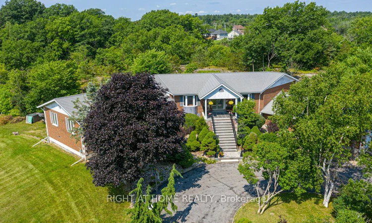 550 Queen Street E