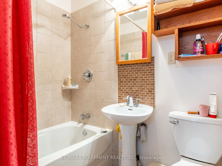 35 Kemp Drive, Hamilton, ON, L9H 2N1 - 14