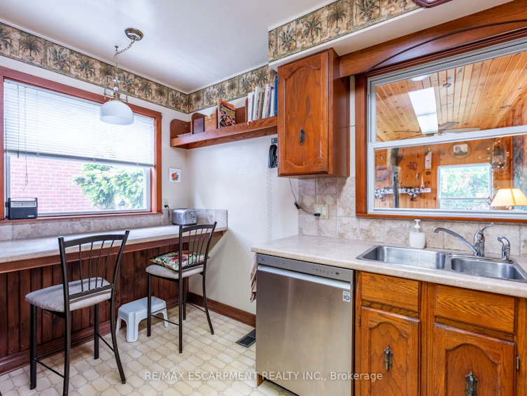 35 Kemp Drive, Hamilton, ON, L9H 2N1 - 12