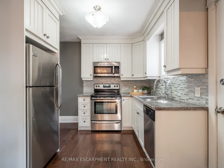 75 Barons Avenue N, Hamilton, ON, L8H 5A5 - 9