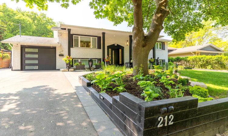 212 Lockhart Drive