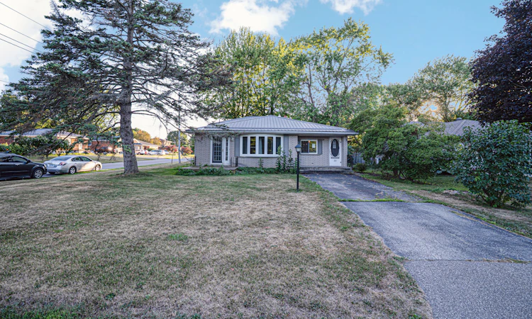 35 Lynn Park Avenue