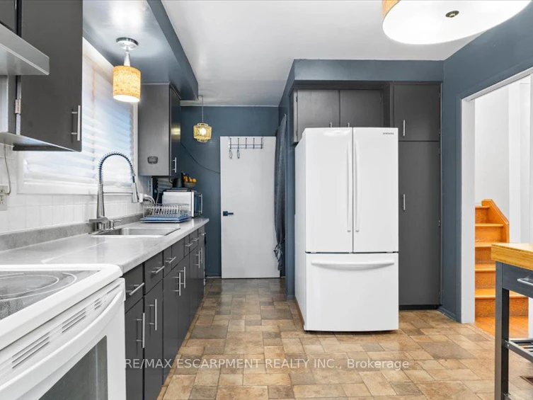 7 May Avenue, Belleville, ON, K8P 2N8 - 9