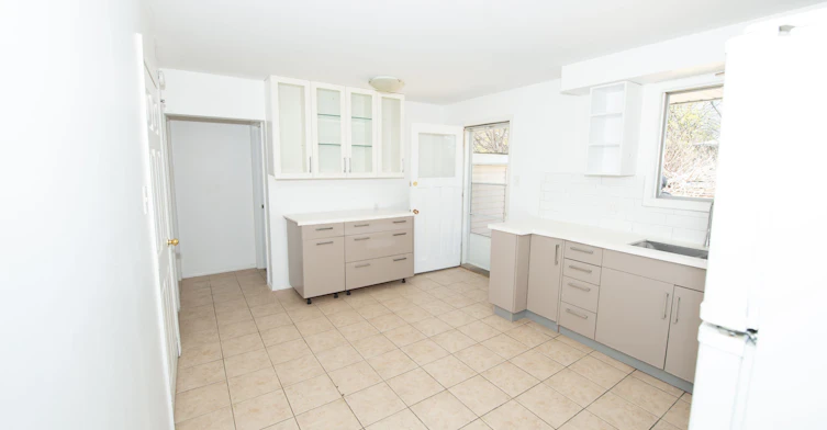 536 Glen Forrest Boulevard, Waterloo, ON, N2L 4J2 - 2
