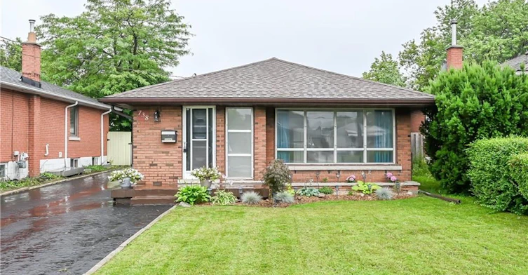 Upper-738 Mohawk Road E, Hamilton, ON, L8T 2R1