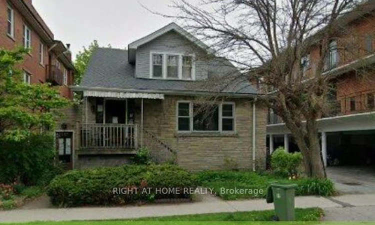 995 Main Street E
