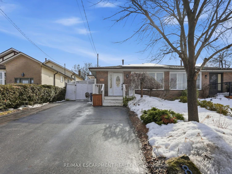 8 Elmore Drive N, Hamilton, ON, L8W 1T6