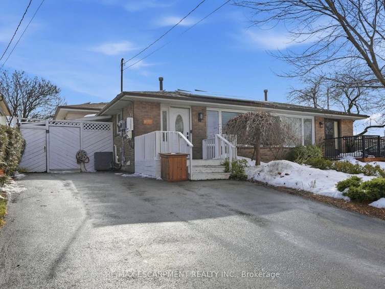 8 Elmore Drive N, Hamilton, ON, L8W 1T6 - 2