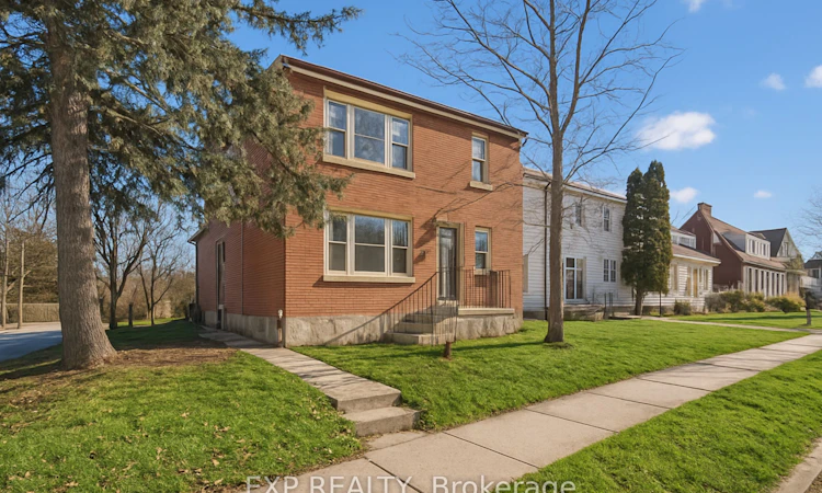 253 Sydney Street S