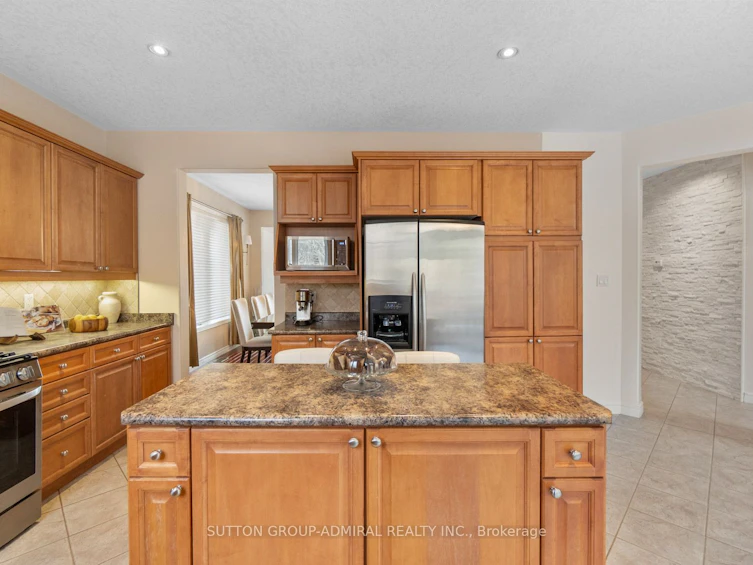 303 Winterburg Court, Waterloo, ON, N2V 2S8 - 16