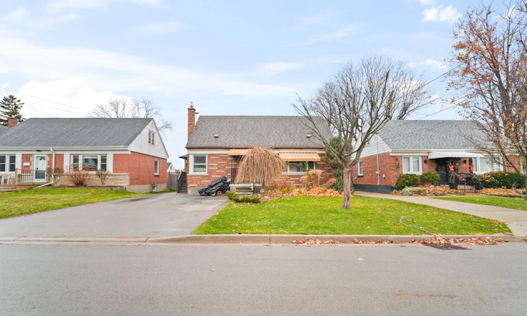 12 Roselle Place
