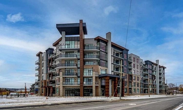 324-600 North Service Road