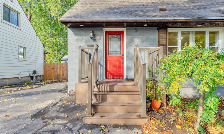 13 Lewis Street W