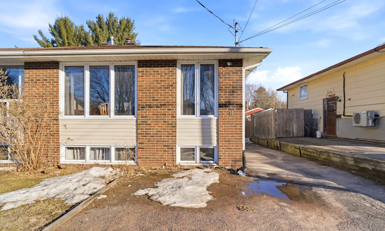 8 Plumtree Place