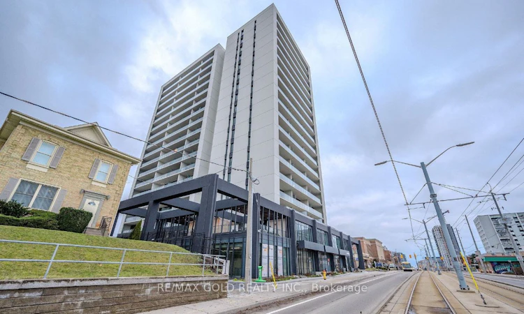1302-741 King Street