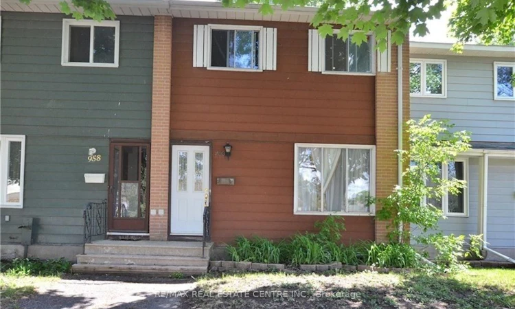 960 Meadowlands Drive