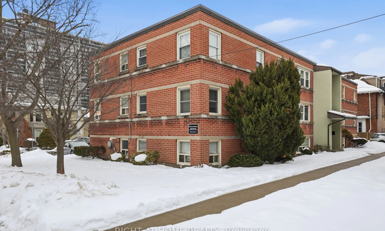 11-223 Macnab Street S