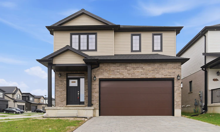 1566 Wright Crescent