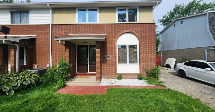 10658 Atwater Crescent, Windsor, ON, N8R 1N6 - 2