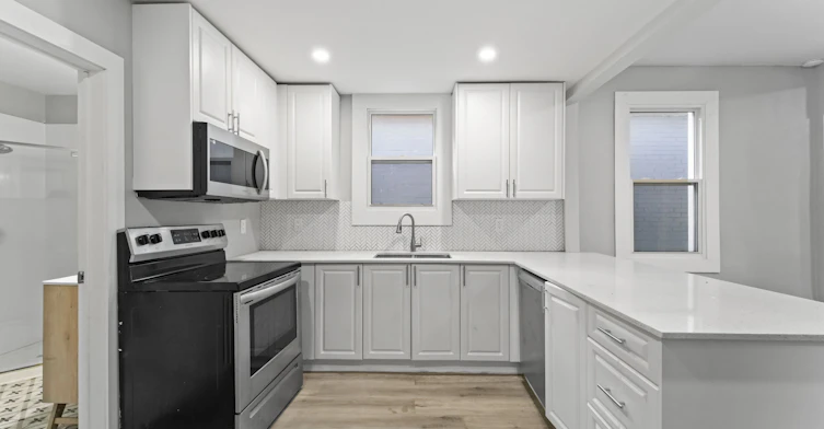 266 Beach Road, Hamilton, ON, L8L 4B2 - 4